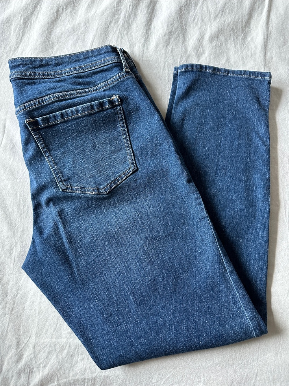 Code Bleu Straight Leg Denim Jeans in Medium Blue